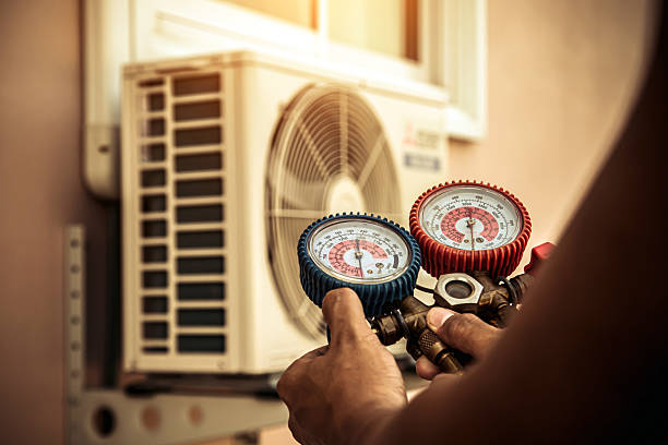Professional Hvac technician working in Keensburg, IL